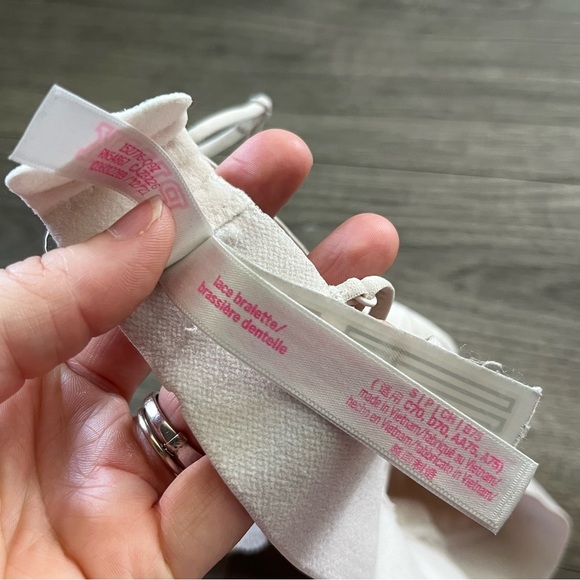 PINK by Victoria’s Secret Womens Cream Lacey Bralette Daisy Print Size Small - Picture 6 of 6